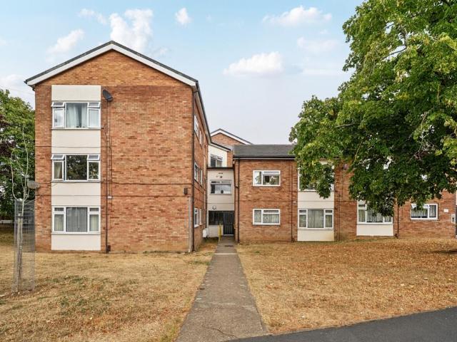 Flat for sale in Ermine East, Brayford