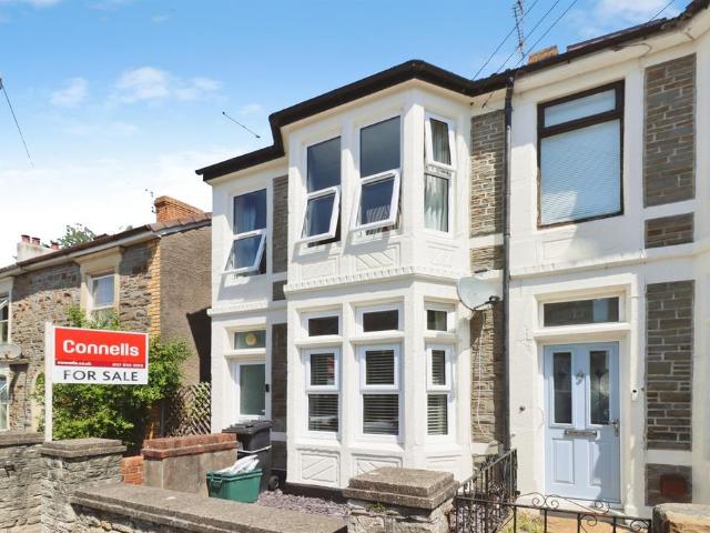 Flat for sale in Kingswood
