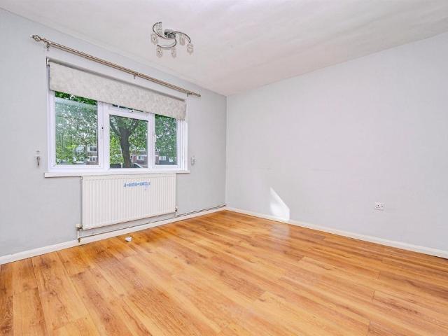 Flat for sale in Grovehill, Dacorum