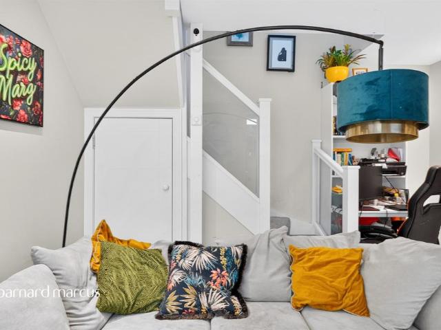Flat for sale in Lonesome, Greater London