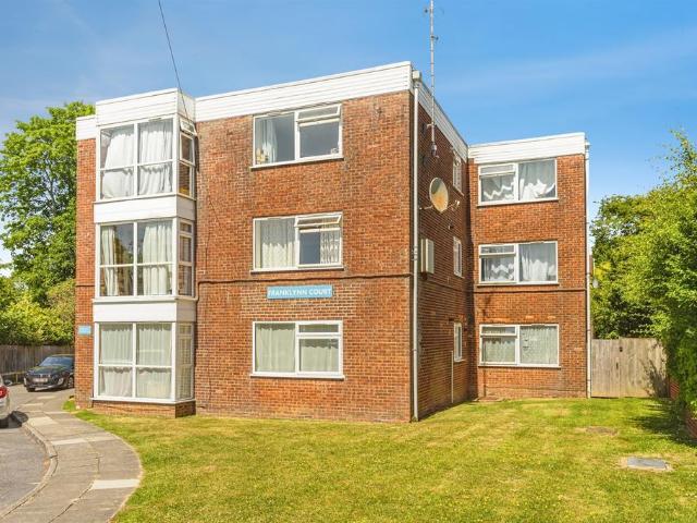 Flat for sale in Perryfields, West Sussex