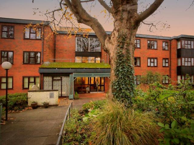 Flat for sale in Peterborough
