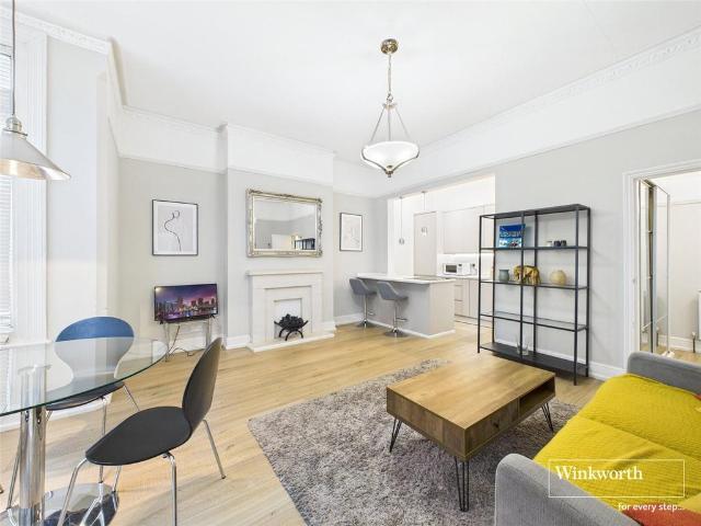 Flat for sale in Hendon, Greater London