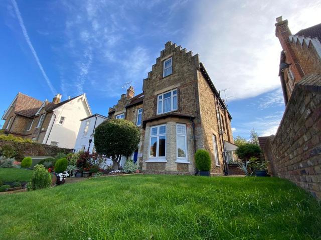Flat for sale in Charlotteville, Westborough