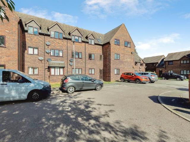 Flat for sale in Rushden
