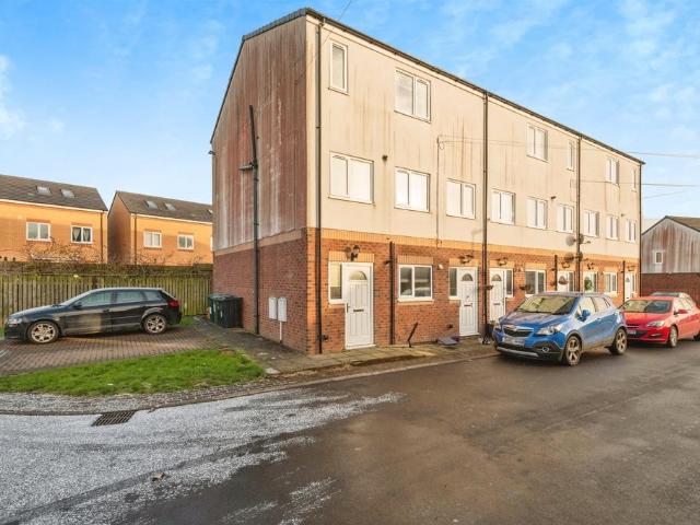 Flat for sale in Buttershaw, West Yorkshire