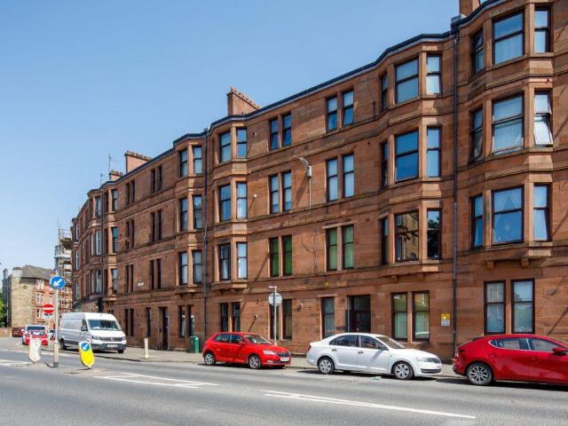 Flat for sale in Cathcart, Scotland