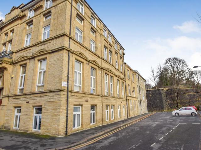 Flat for sale in Baildon, West Yorkshire