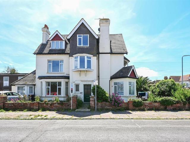 Flat for sale in Central, Heathlands