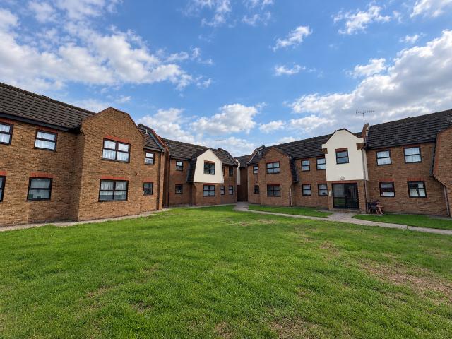 Flat for sale in Winter Gardens, Essex