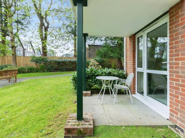 Flat for sale in Tricketts Cross, Ferndown