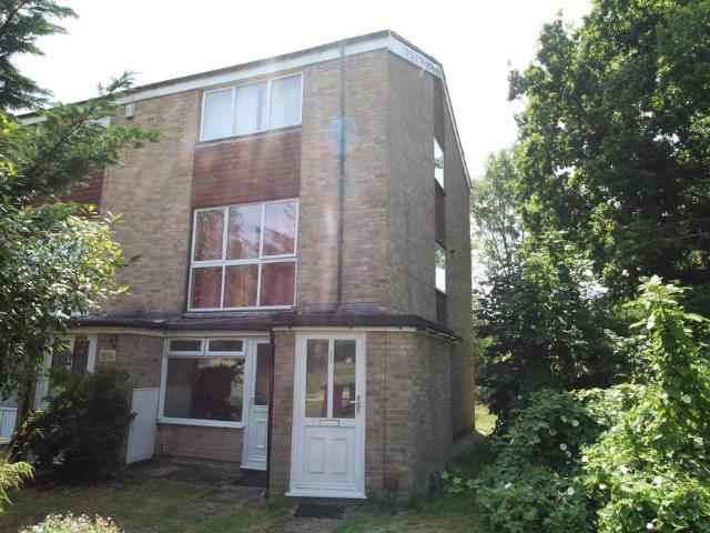 Flat for sale in Whitley Wood, Reading
