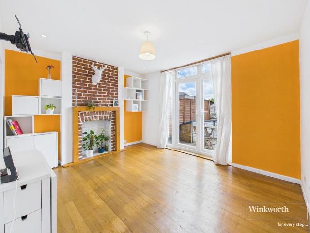 Flat for sale in Kingsbury, Greater London