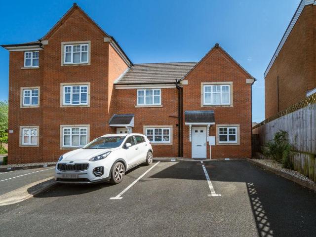 Flat for sale in Stourbridge, West Midlands