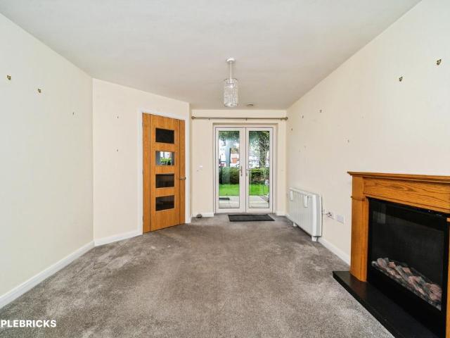 Flat for sale in Weelsby, Cleethorpes