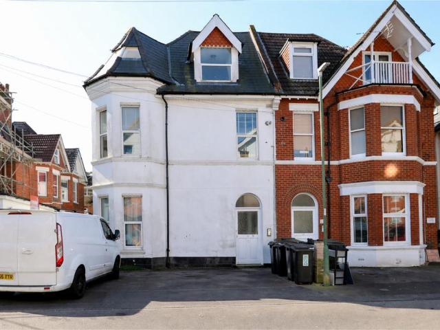 Flat for sale in Boscombe, Bournemouth