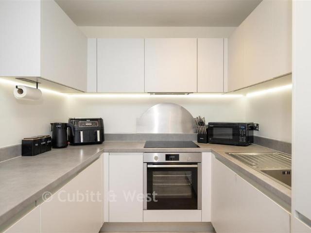 Flat for sale in London Borough of Croydon, Greater London
