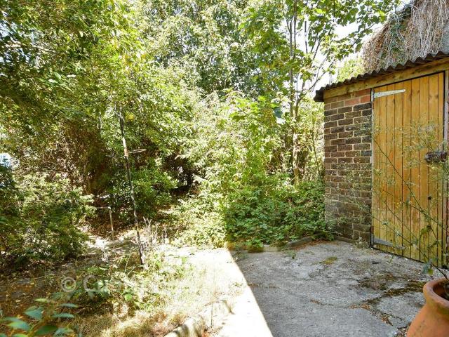 Flat for sale in Round Hill, Brighton & Hove