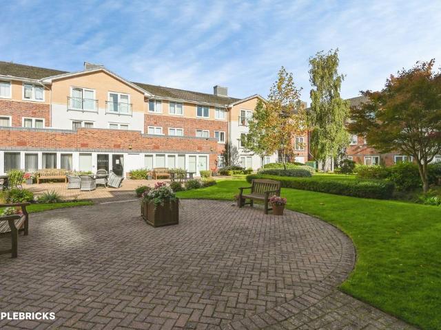 Flat for sale in Haydock, St Helens