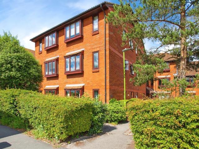 Flat for sale in Bushey