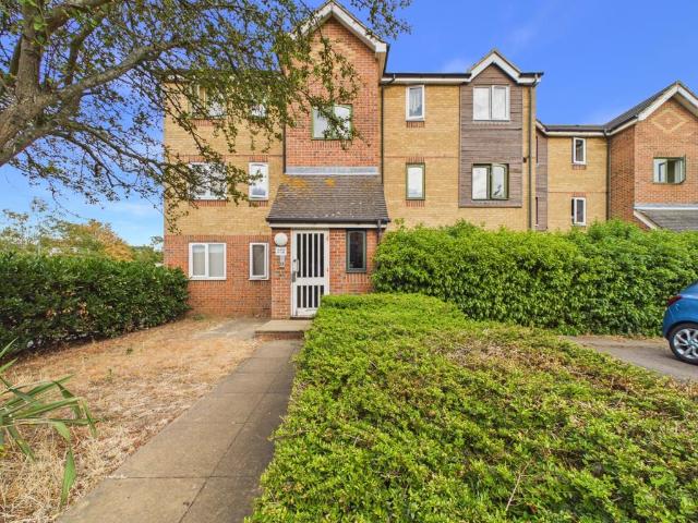 Flat for sale in Monks Orchard, Kent