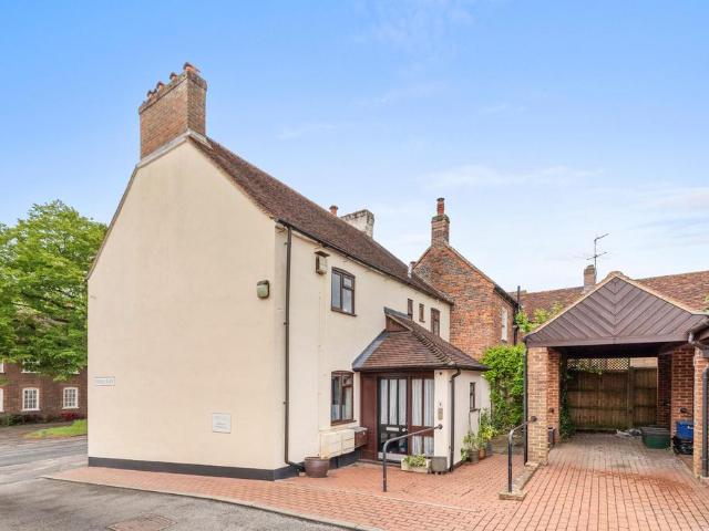 Flat for sale in Wendover, Buckinghamshire