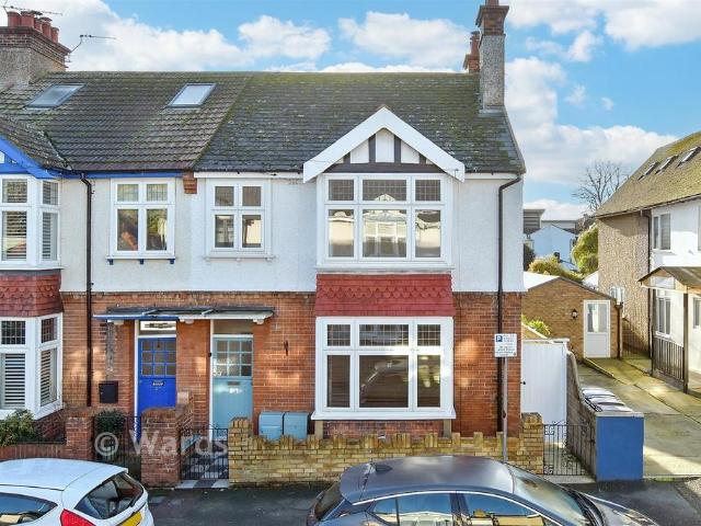 Flat for sale in Middle Deal, Ash