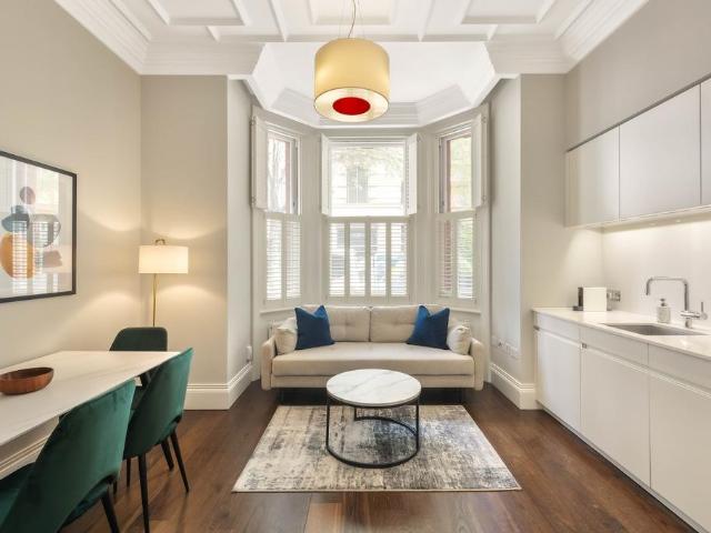 Flat for sale in Chelsea, Greater London
