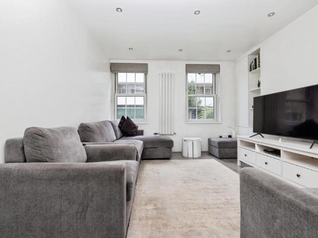 Flat for sale in Elephant and Castle, Greater London