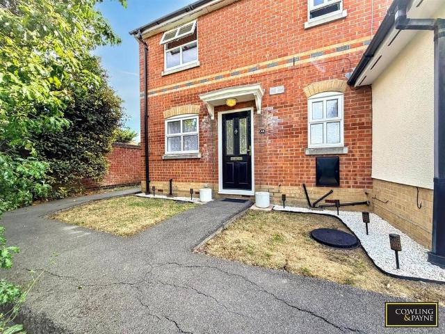 Flat for sale in Wickford