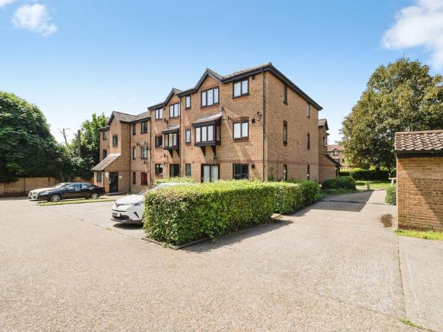 Flat for sale in West Thurrock, Purfleet