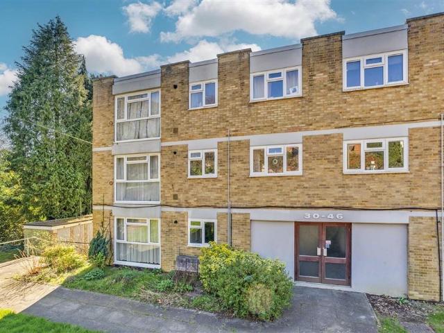 Flat for sale in Tower Hill, Pachesham Park