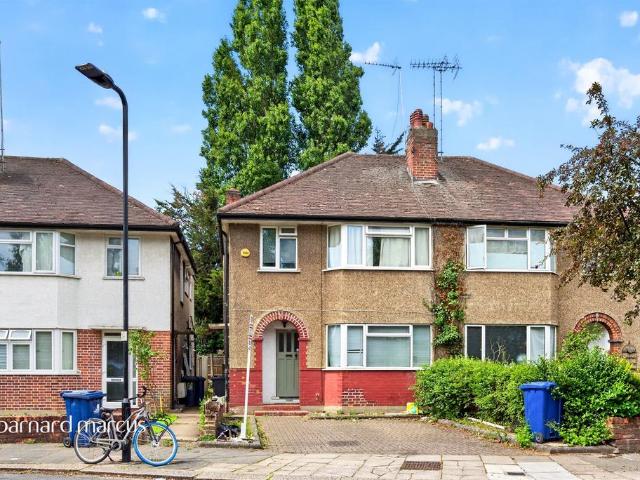 Flat for sale in London Borough of Ealing, Park Royal