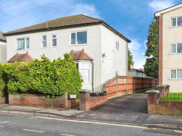 Flat for sale in Hill, City Of Southampton