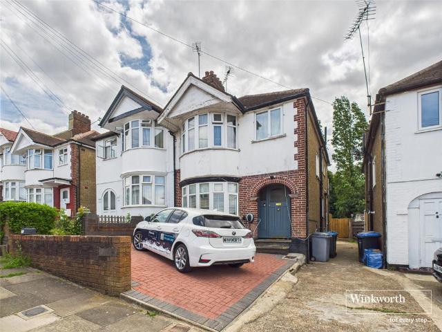 Flat for sale in Kingsbury, Greater London