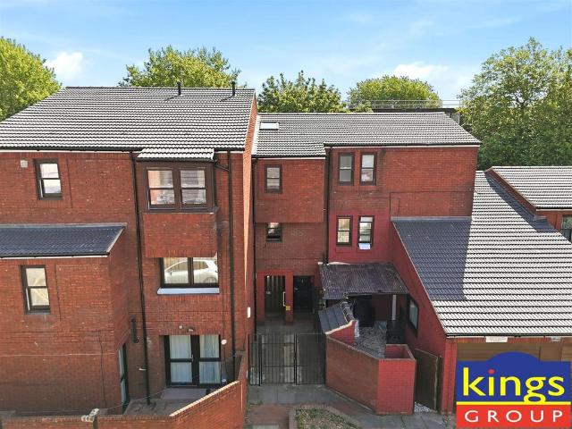 Flat for sale in Edmonton, Greater London