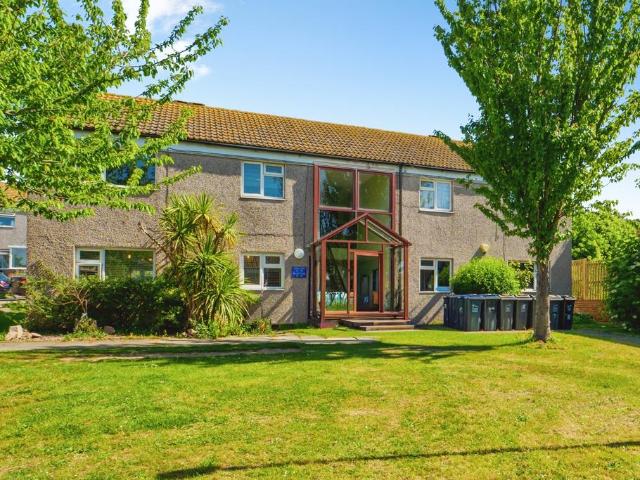 Flat for sale in Millmead, Acol