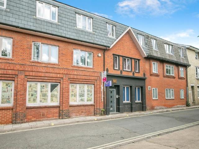 Flat for sale in Key Street, Suffolk