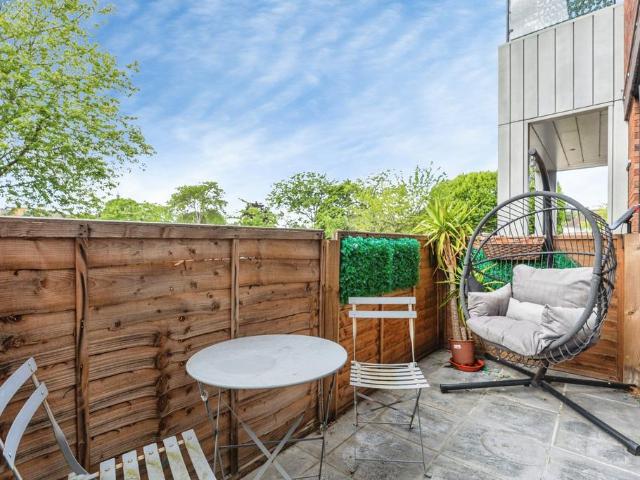 Flat for sale in Sheerwater, Woking