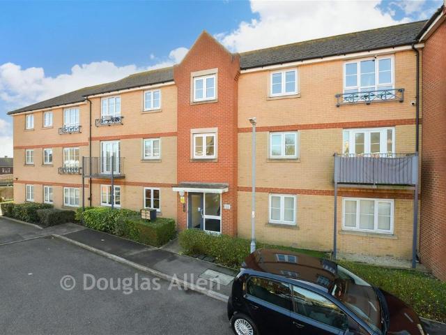 Flat for sale in Shotgate, Essex