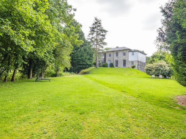 Flat for sale in Sudbury, Chelmondiston
