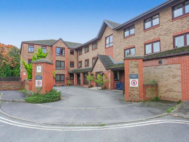 Flat for sale in Evershot, Oxfordshire