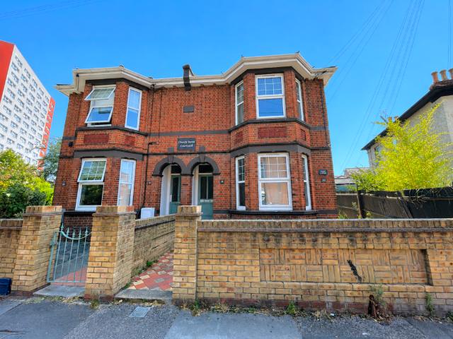 Flat for sale in Shirley, City Of Southampton