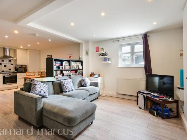 Flat for sale in Pachesham Park, Surrey