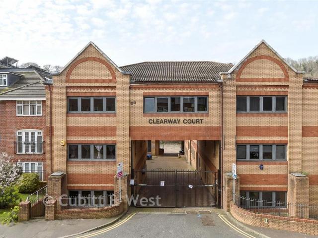 Flat for sale in Hillview, Surrey
