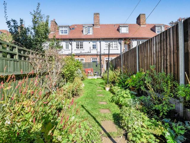 Flat for sale in Dartmouth Park, Greater London