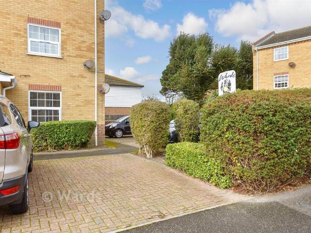 Flat for sale in Lower Walmer, Ash