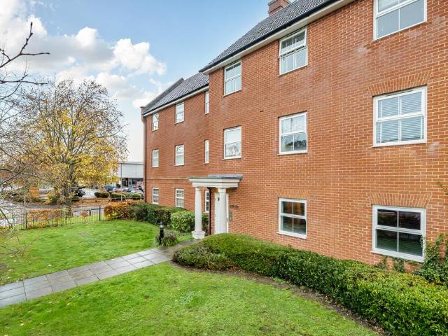 Flat for sale in Wokingham, Isle Of Man