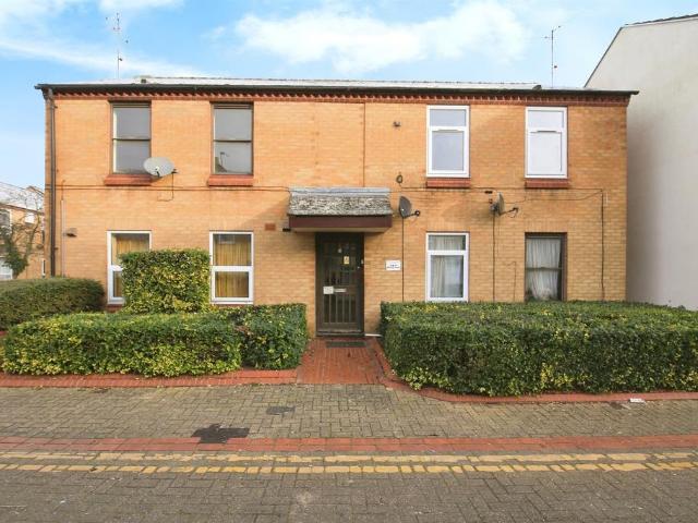 Flat for sale in Peterborough