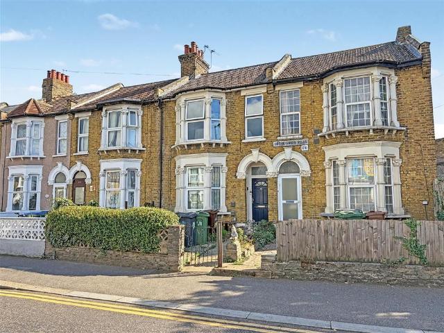 Flat for sale in London Borough of Waltham Forest, Greater London